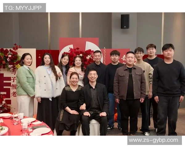 球员邀请全队队友参加婚礼场面温馨感人全队欢聚一堂见证幸福时刻