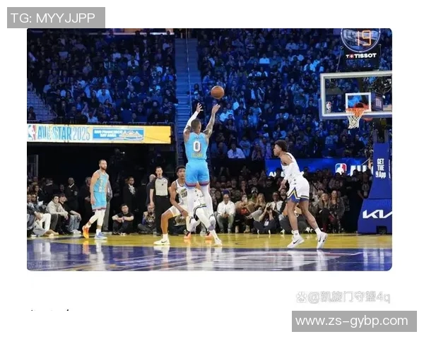 超级对决!库里携手强敌掀起篮球战火成为焦点战役的巅峰之战 超级对决!库里携手强敌掀起篮球战火成为焦点战役的巅峰之战